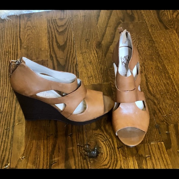 Beautiful Tan MRKT Wedge Open Toe Sandals - Picture 6 of 8